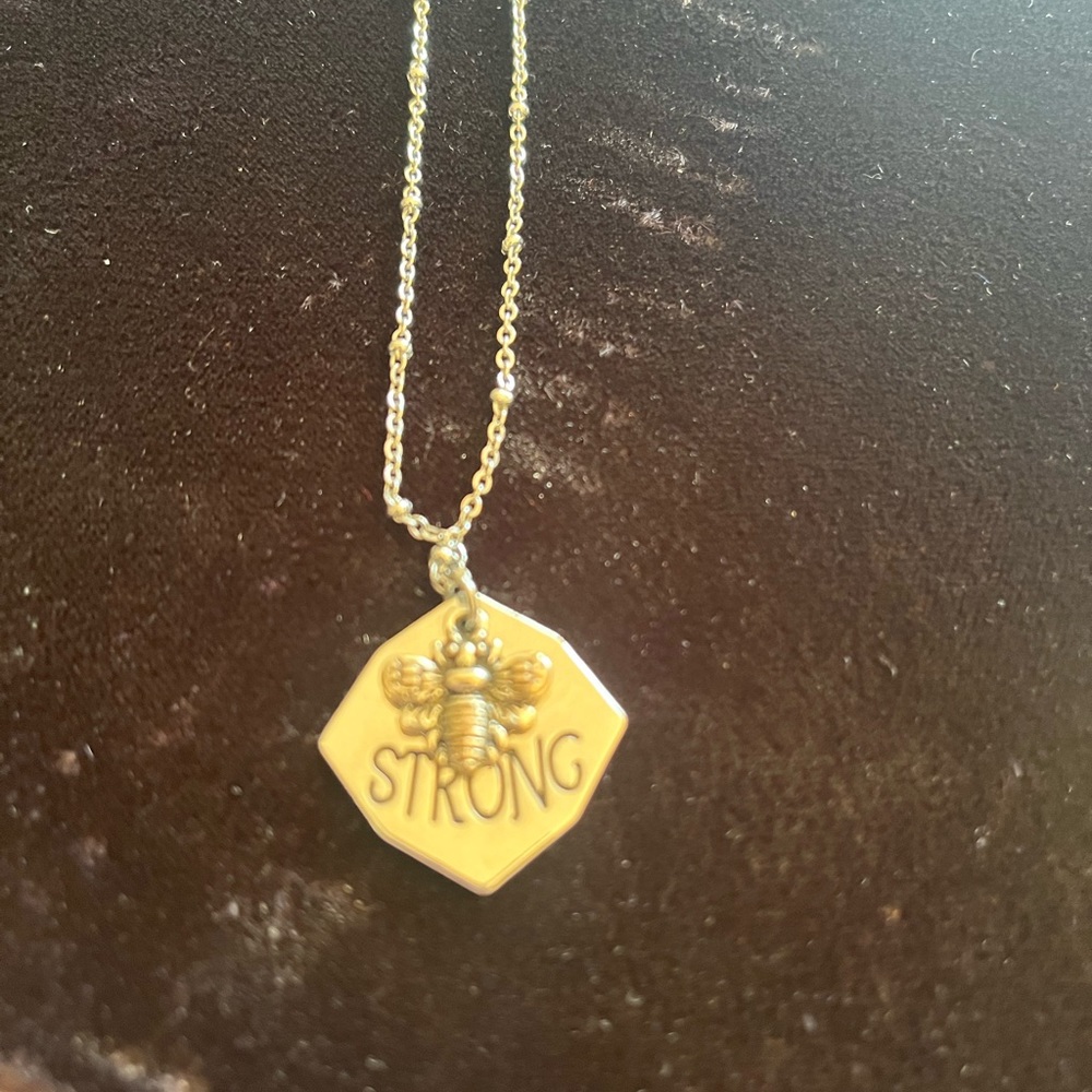 Bee 🐝 Strong 💪🏻 necklace